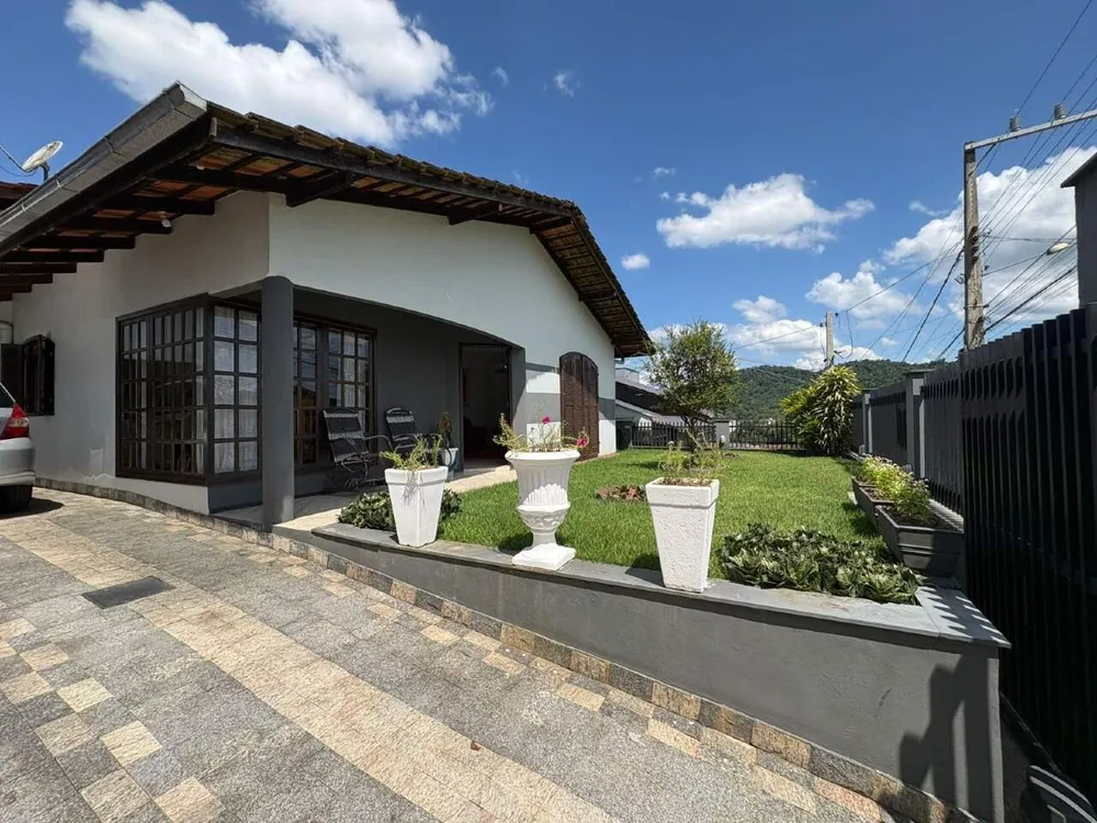 Casa, 4 quartos, 182 m² - Foto 1