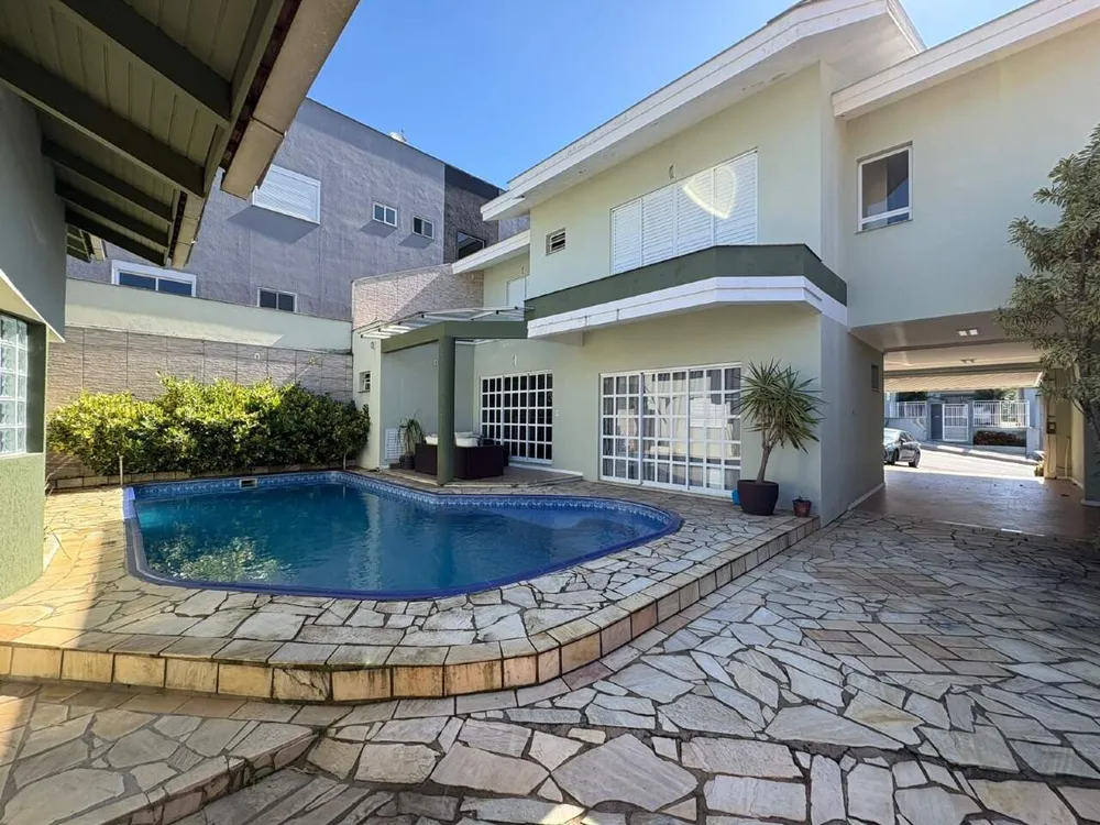 Casa, 5 quartos, 293 m² - Foto 1
