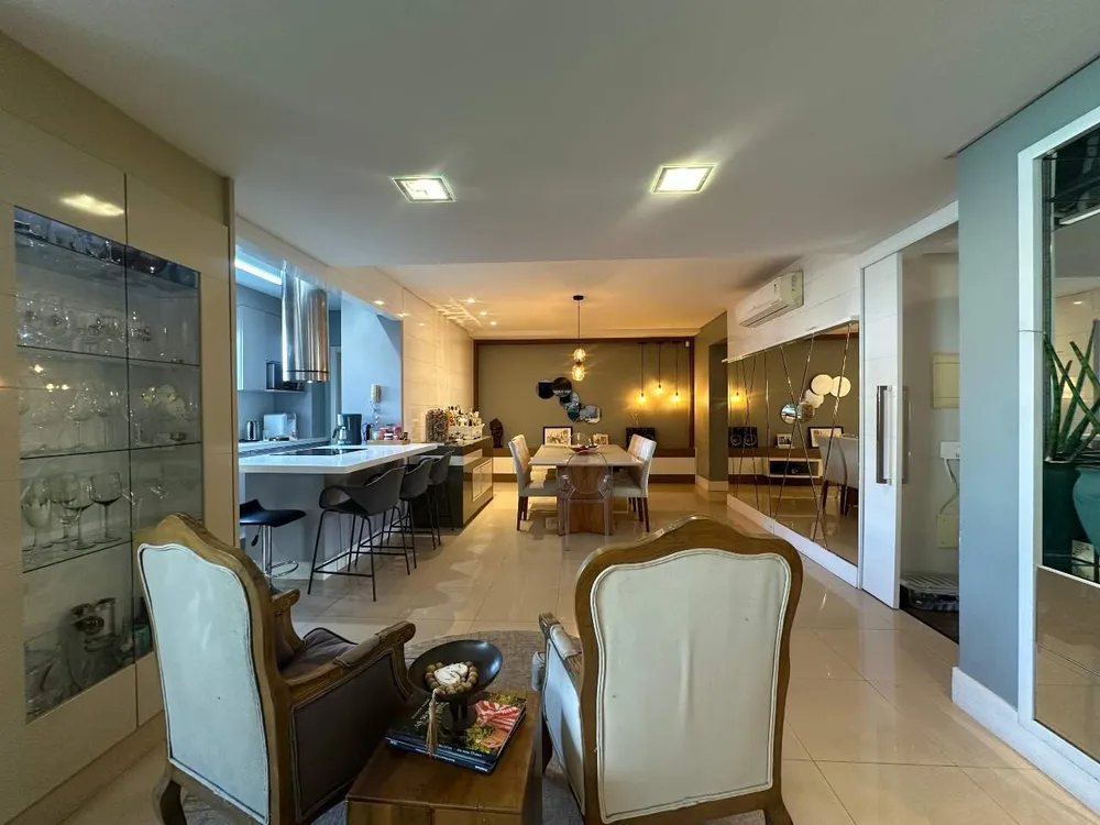 Apartamento, 3 quartos, 212 m² - Foto 2