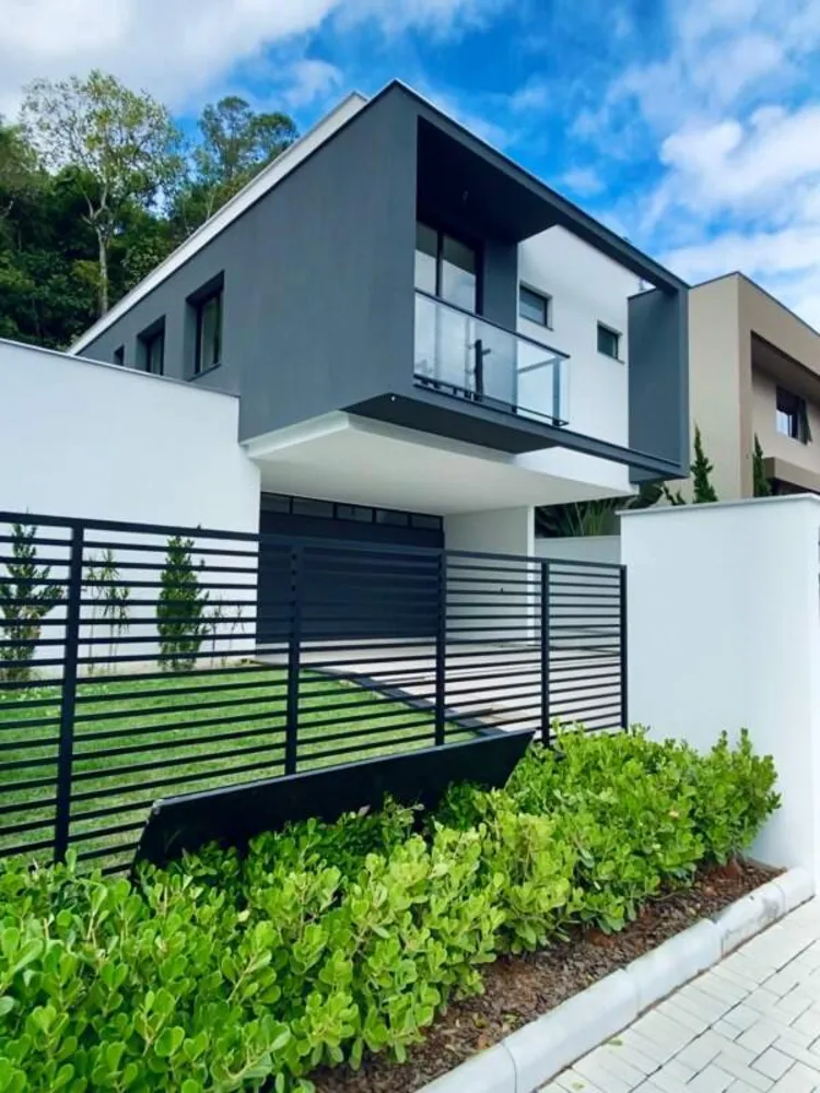 Casa, 4 quartos, 248 m² - Foto 1