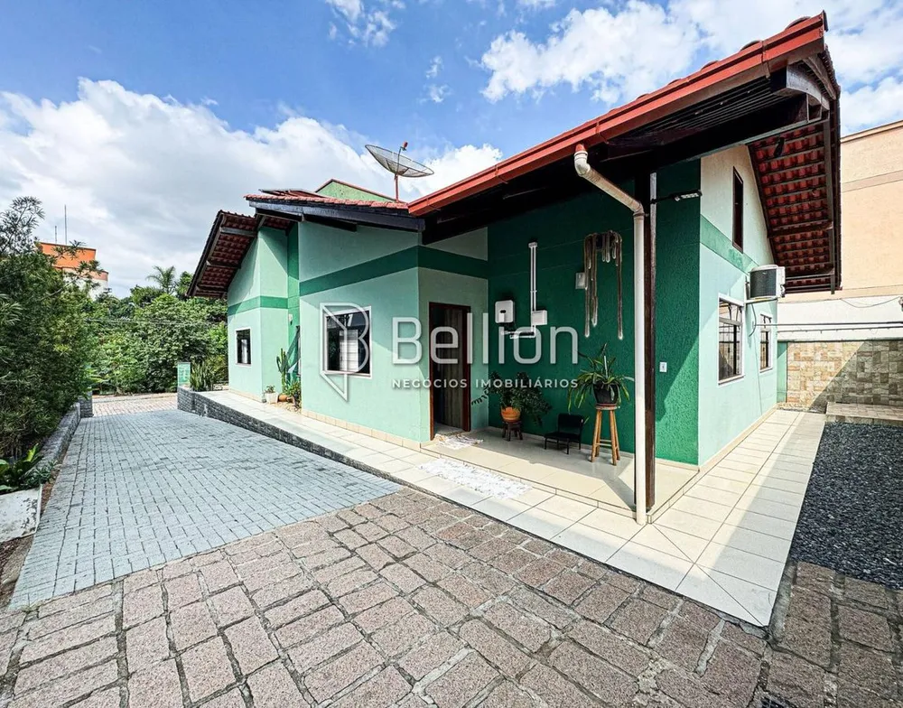 Casa, 3 quartos, 219 m² - Foto 1