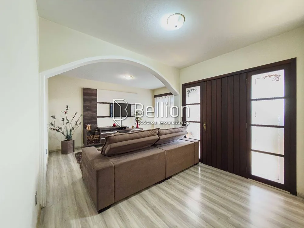 Casa, 3 quartos, 202 m² - Foto 1