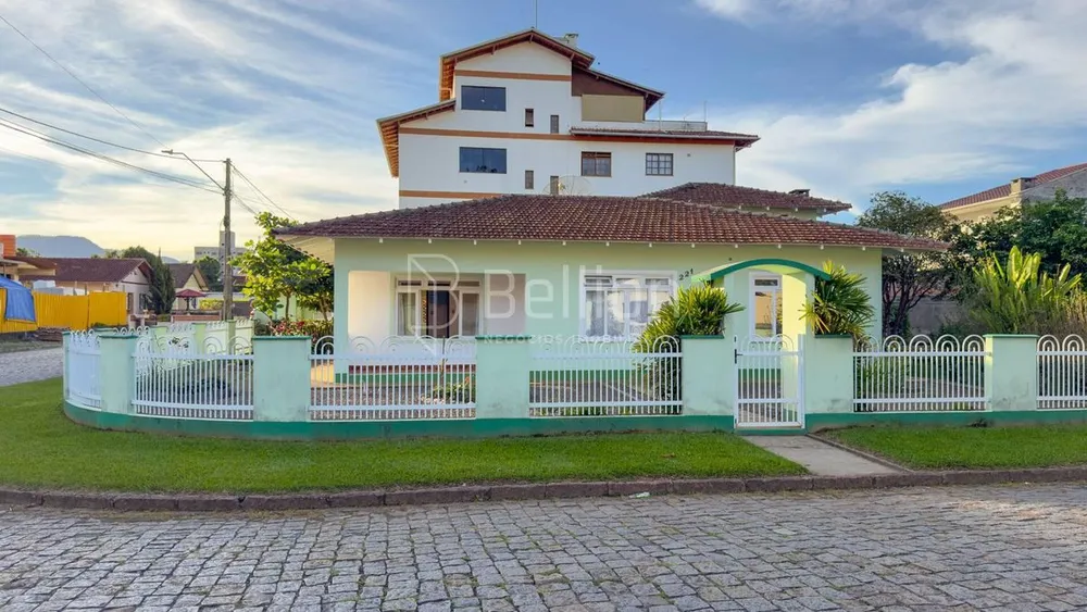 Casa, 6 quartos, 166 m² - Foto 1