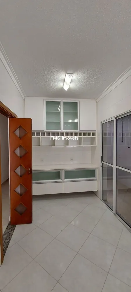 Casa, 4 quartos, 230 m² - Foto 1