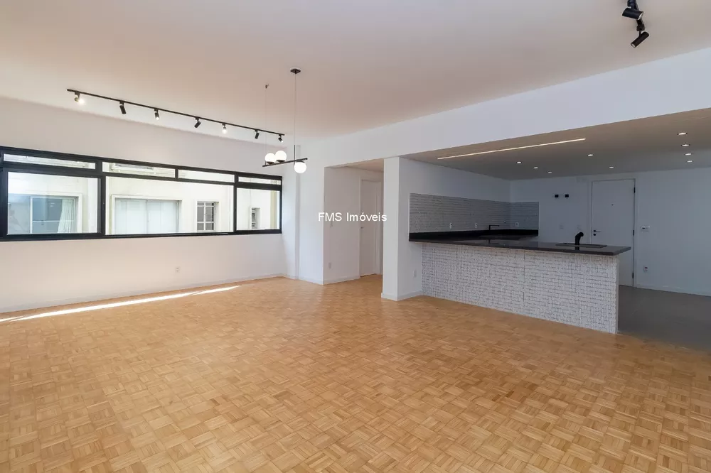 Apartamento à venda com 3 quartos, 220m² - Foto 1