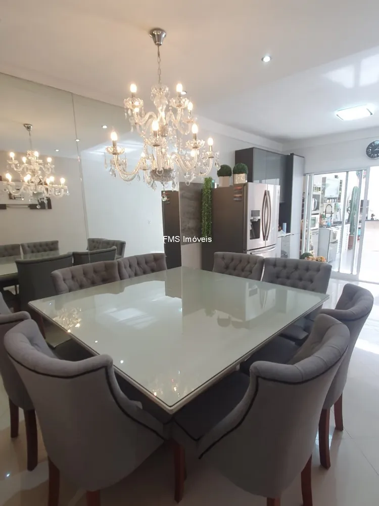 Casa, 4 quartos, 240 m² - Foto 1