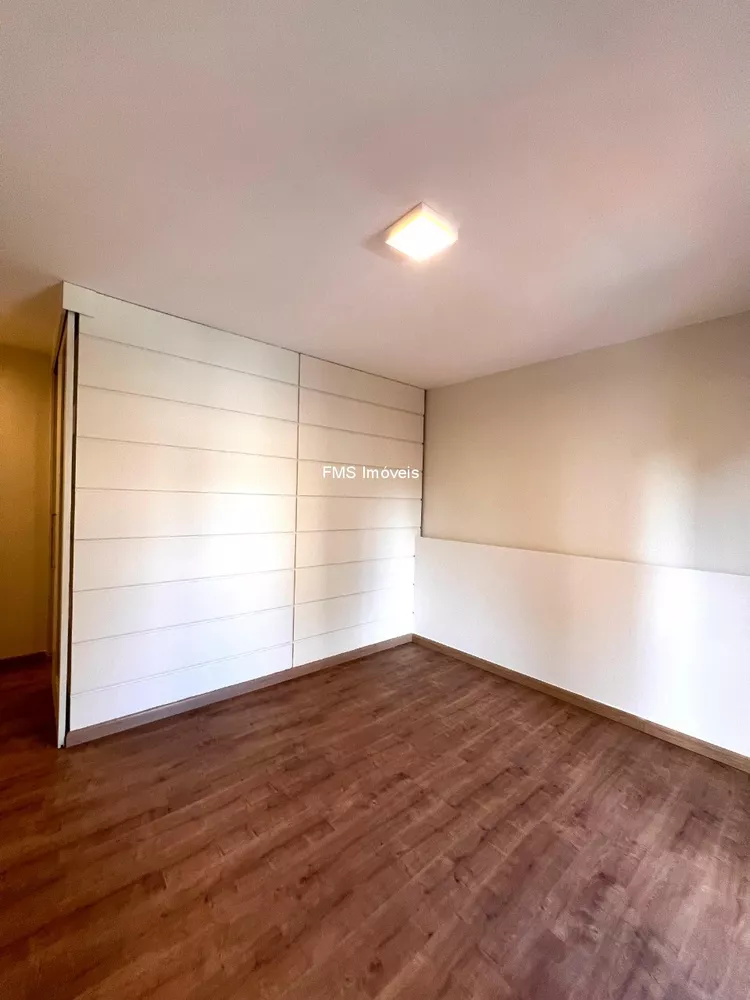 Apartamento à venda com 4 quartos, 234m² - Foto 2