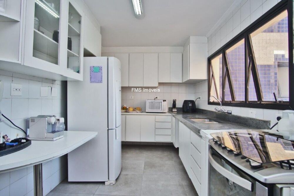 Apartamento à venda com 3 quartos, 138m² - Foto 2