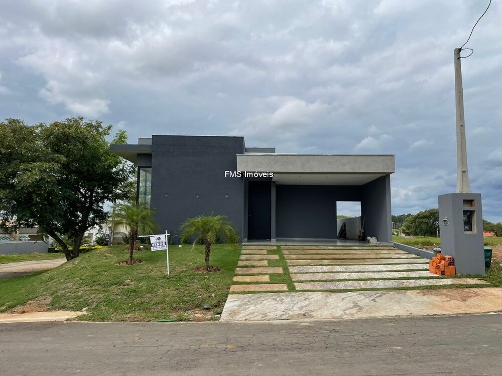Casa à venda com 3 quartos, 186m² - Foto 1