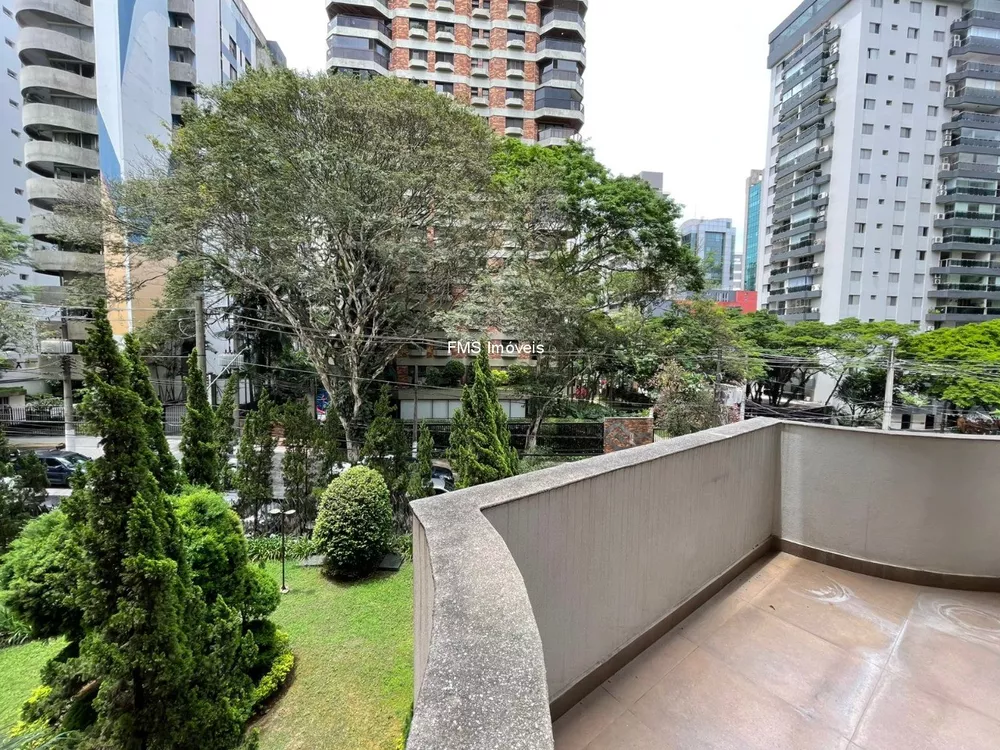 Apartamento para alugar com 3 quartos, 136m² - Foto 4