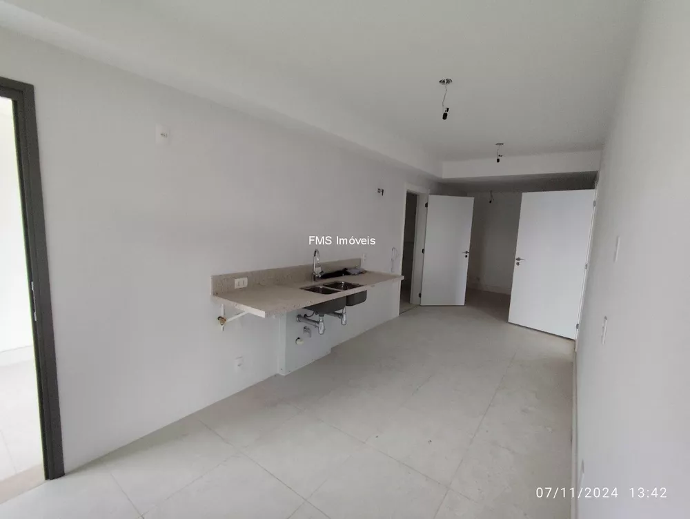 Apartamento à venda com 4 quartos, 244m² - Foto 4