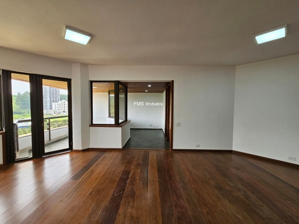 Apartamento para alugar com 3 quartos, 206m² - Foto 1