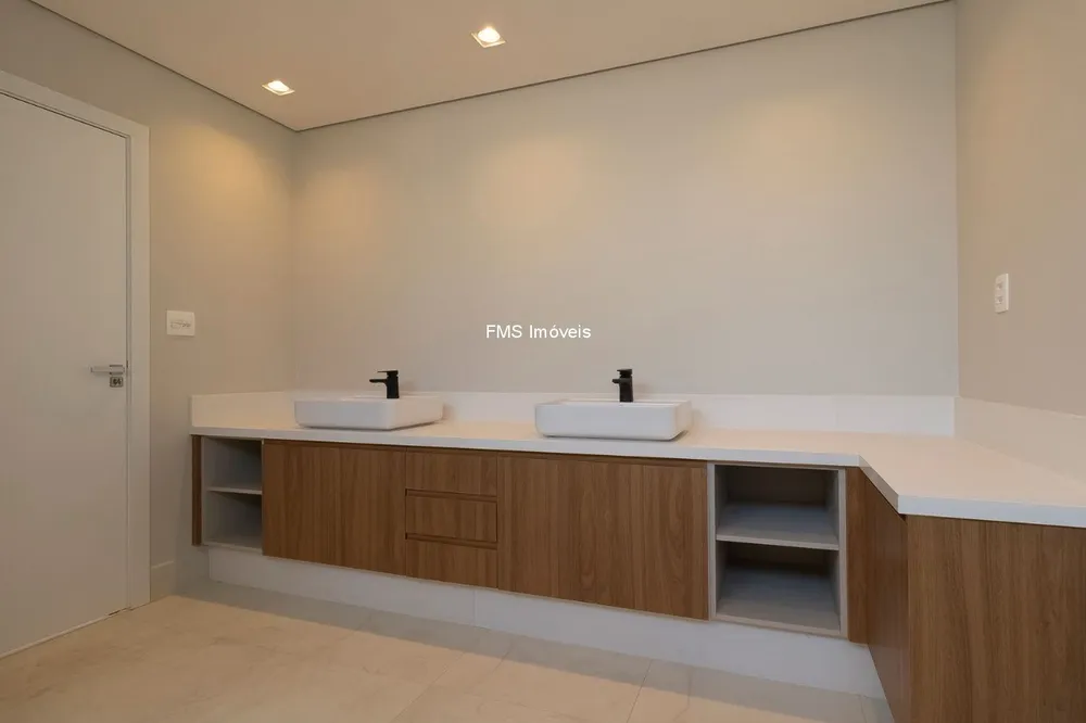 Apartamento, 3 quartos, 250 m² - Foto 1