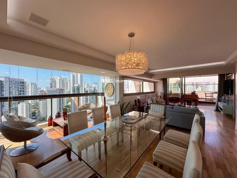 Apartamento, 3 quartos, 240 m² - Foto 1
