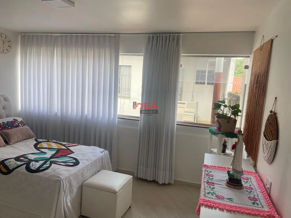 Casa, 4 quartos, 268 m² - Foto 1