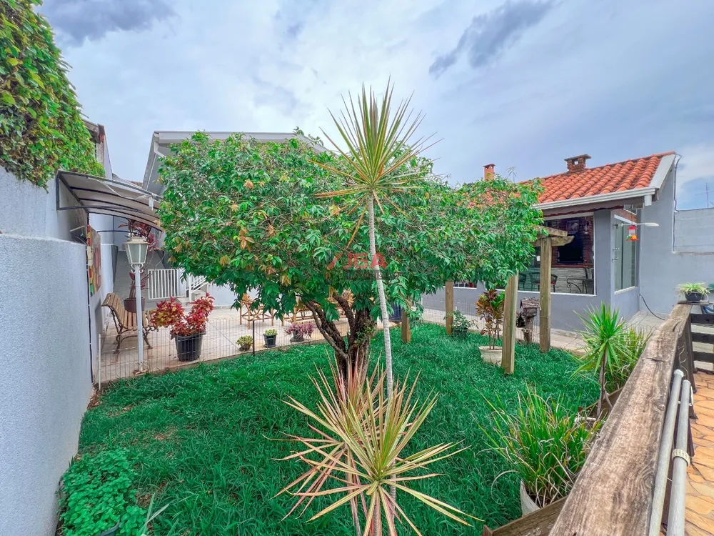 Casa, 4 quartos, 217 m² - Foto 1