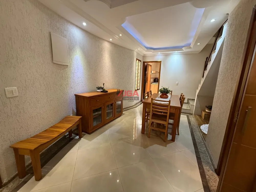 Casa, 4 quartos, 146 m² - Foto 1