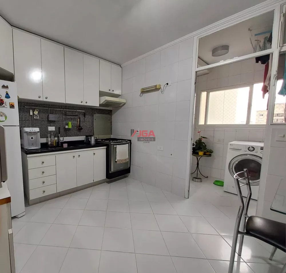 Apartamento à venda com 3 quartos, 132m² - Foto 1