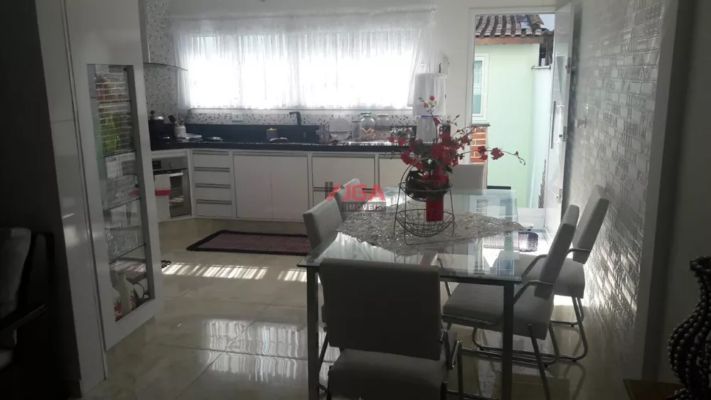 Sobrado à venda com 4 quartos, 275m² - Foto 2