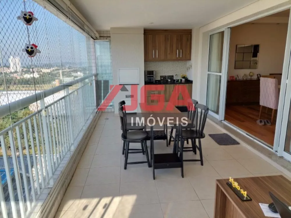 Apartamento à venda com 3 quartos, 136m² - Foto 1