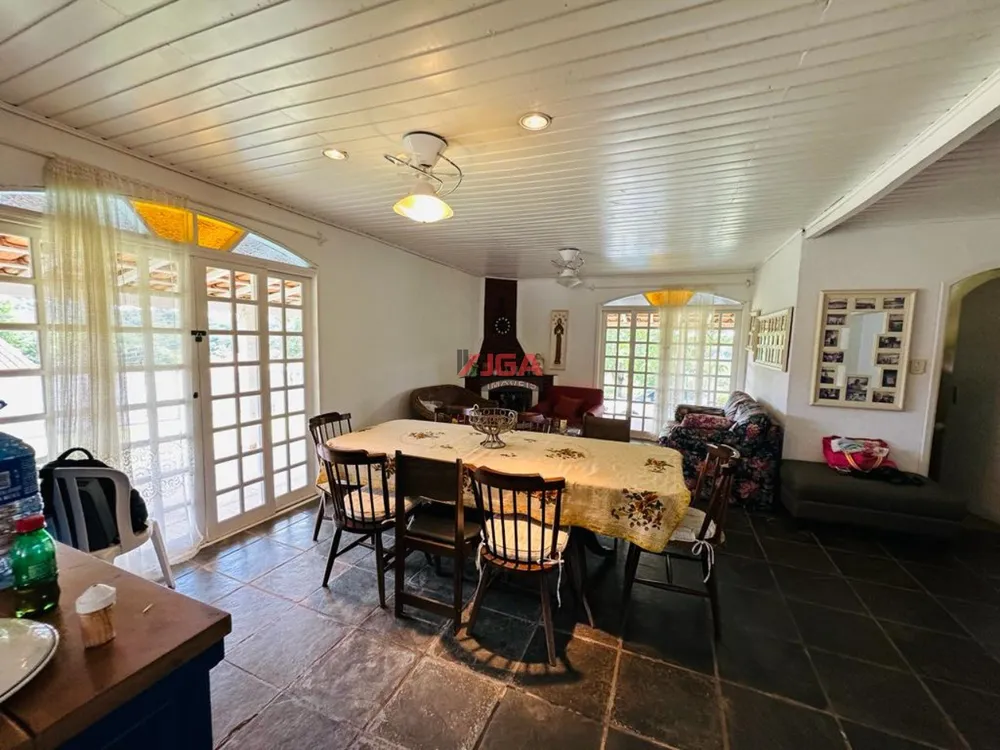 Chácara, 6 quartos, 2700 m² - Foto 1