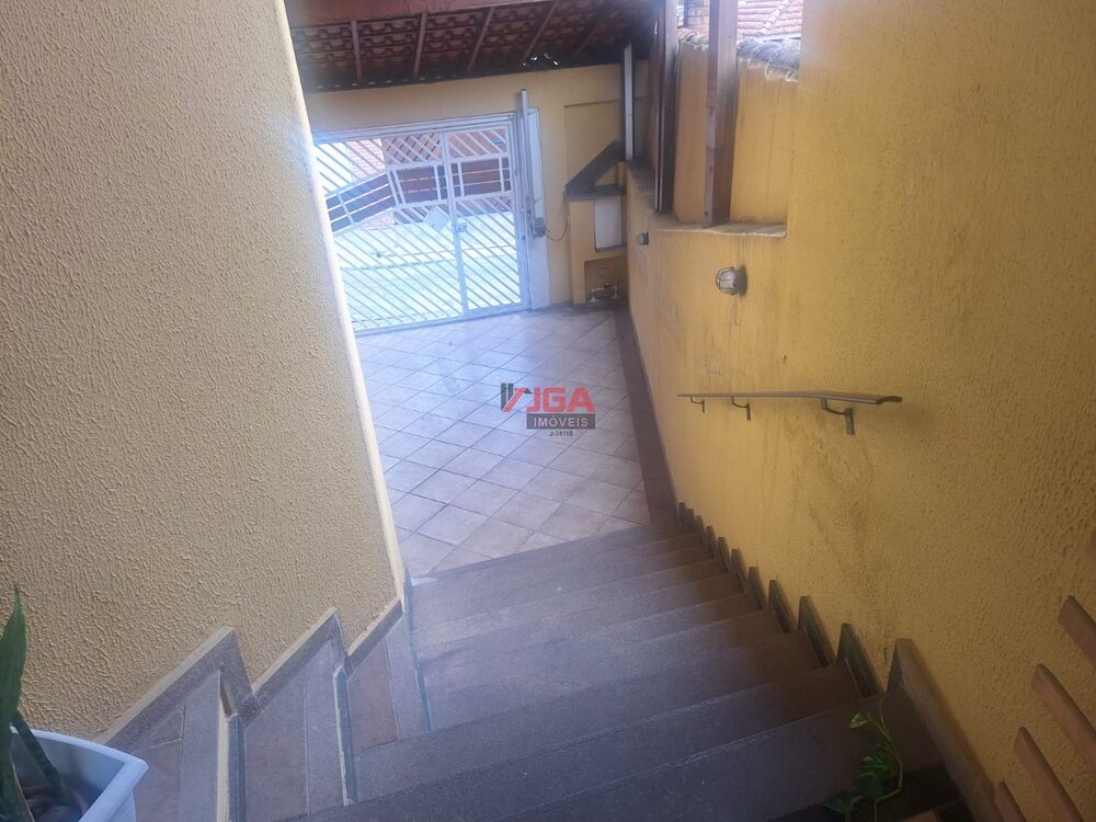 Casa à venda com 4 quartos, 191m² - Foto 1