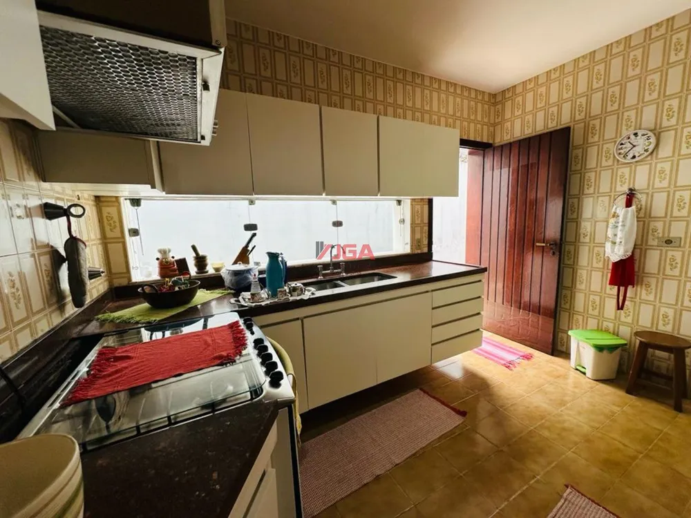 Sobrado, 3 quartos, 467 m² - Foto 1