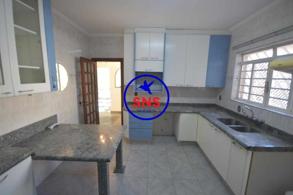 Casa à venda e aluguel com 4 quartos, 312m² - Foto 2