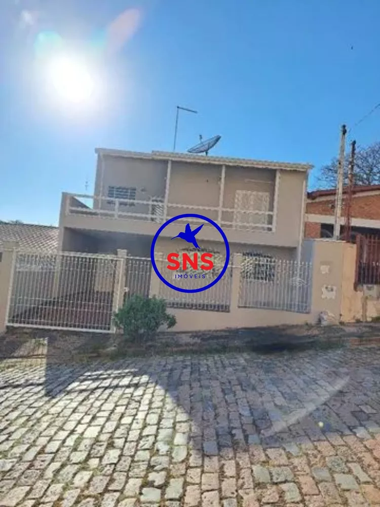 Sobrado à venda com 4 quartos, 217m² - Foto 1