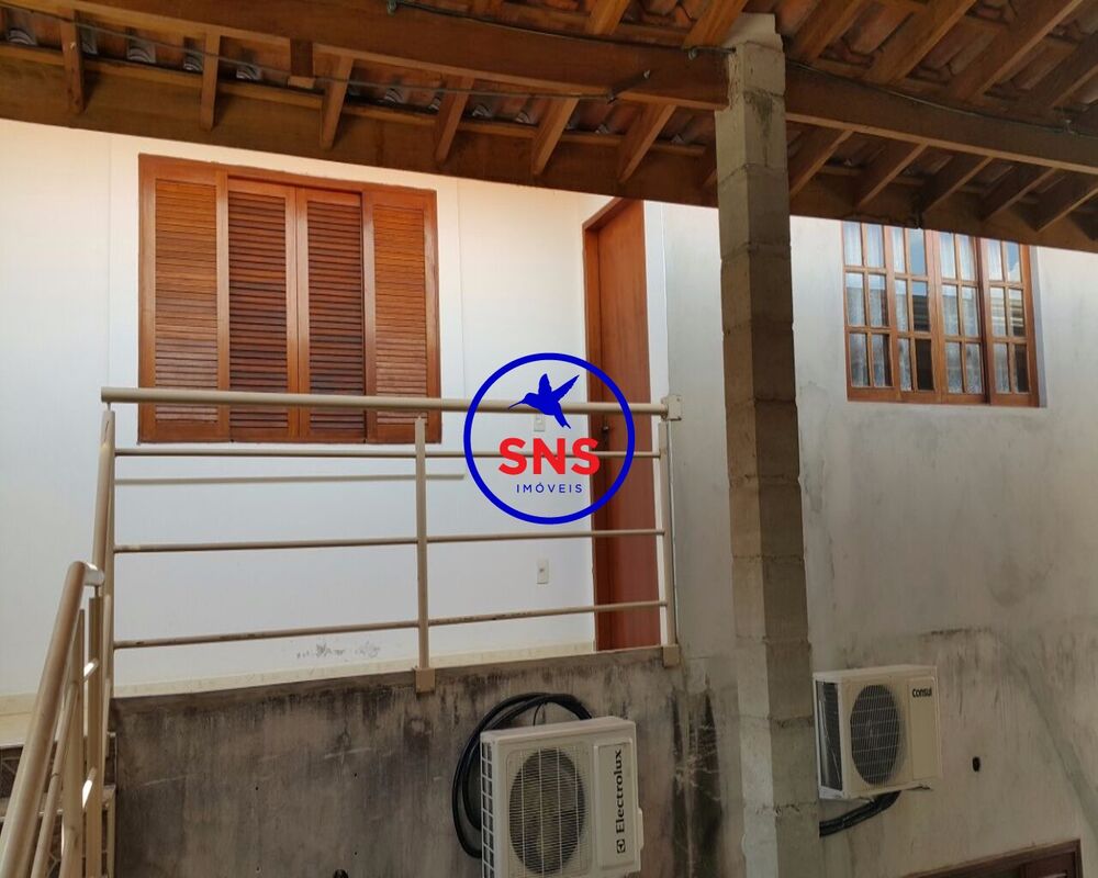 Casa, 3 quartos, 210 m² - Foto 1