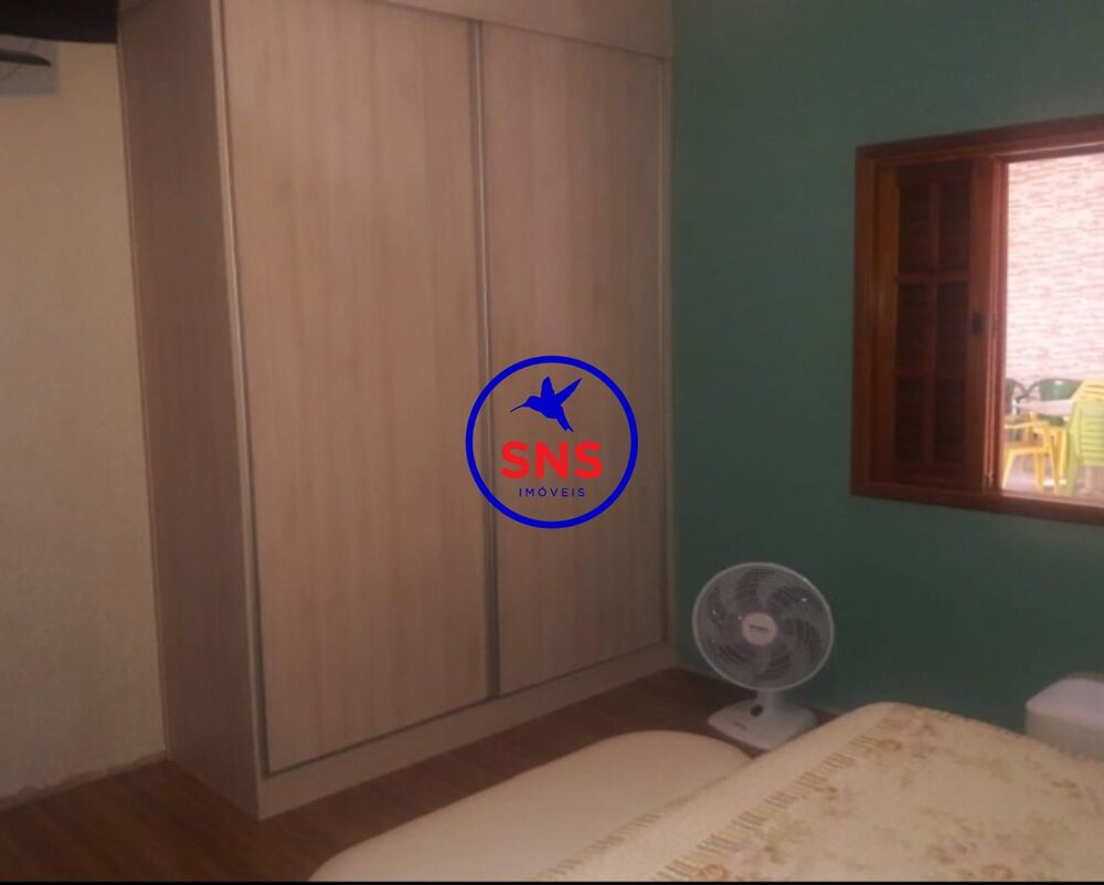 Casa à venda com 3 quartos, 300m² - Foto 2