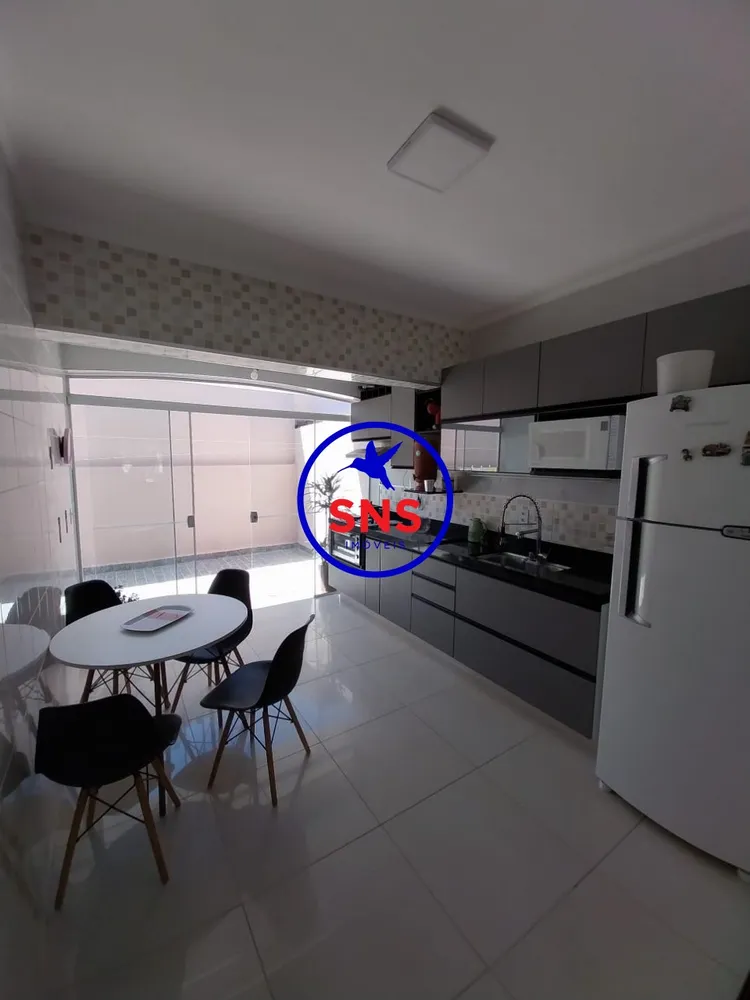 Casa, 3 quartos, 174 m² - Foto 1