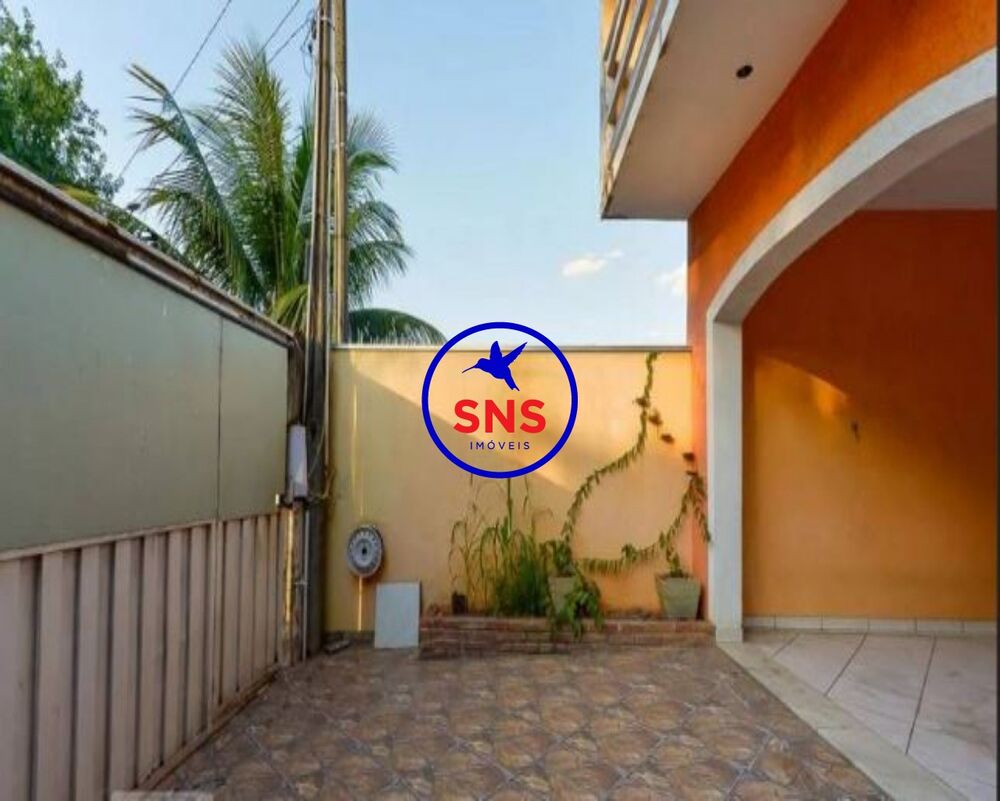 Casa à venda com 4 quartos, 150m² - Foto 1