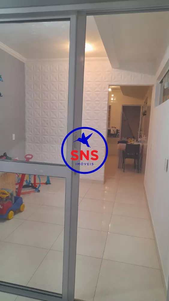 Casa à venda com 3 quartos, 70m² - Foto 1