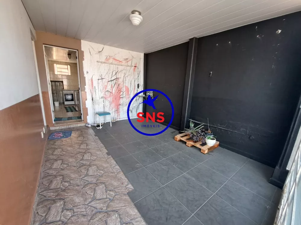 Casa à venda com 4 quartos, 181m² - Foto 2