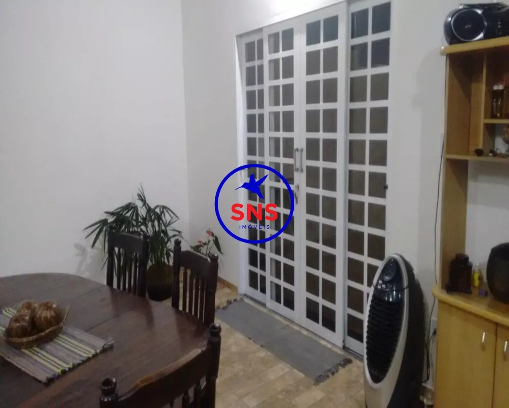 Casa à venda com 3 quartos, 200m² - Foto 4