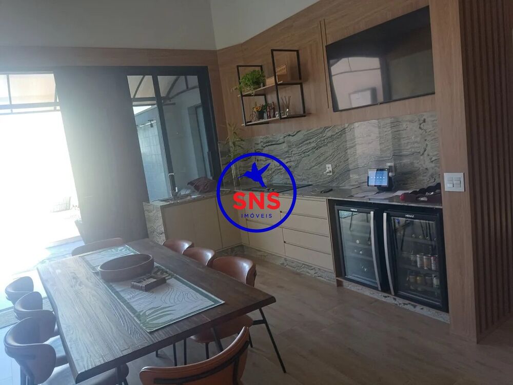 Casa à venda com 4 quartos, 350m² - Foto 1
