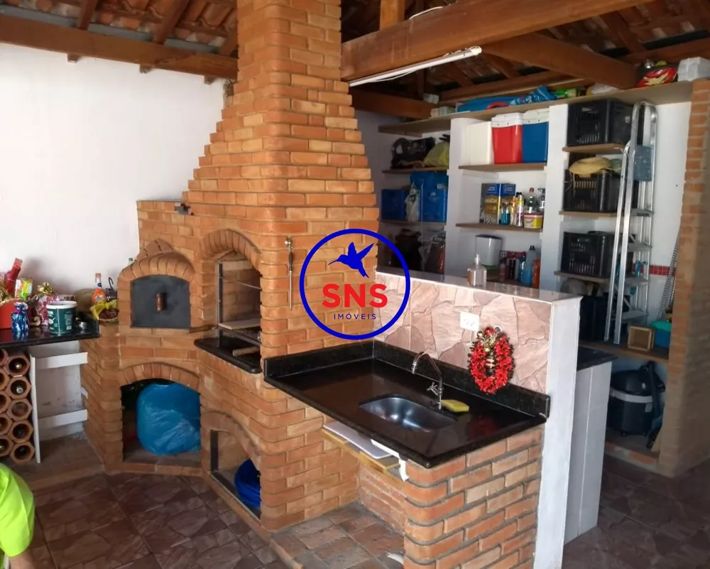 Casa à venda com 3 quartos, 240m² - Foto 1