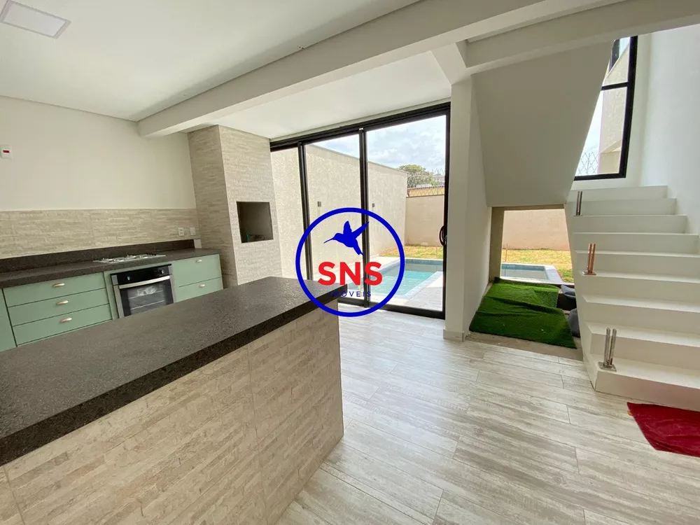 Casa à venda com 4 quartos, 244m² - Foto 2