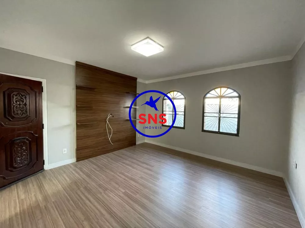 Casa à venda com 3 quartos, 166m² - Foto 1