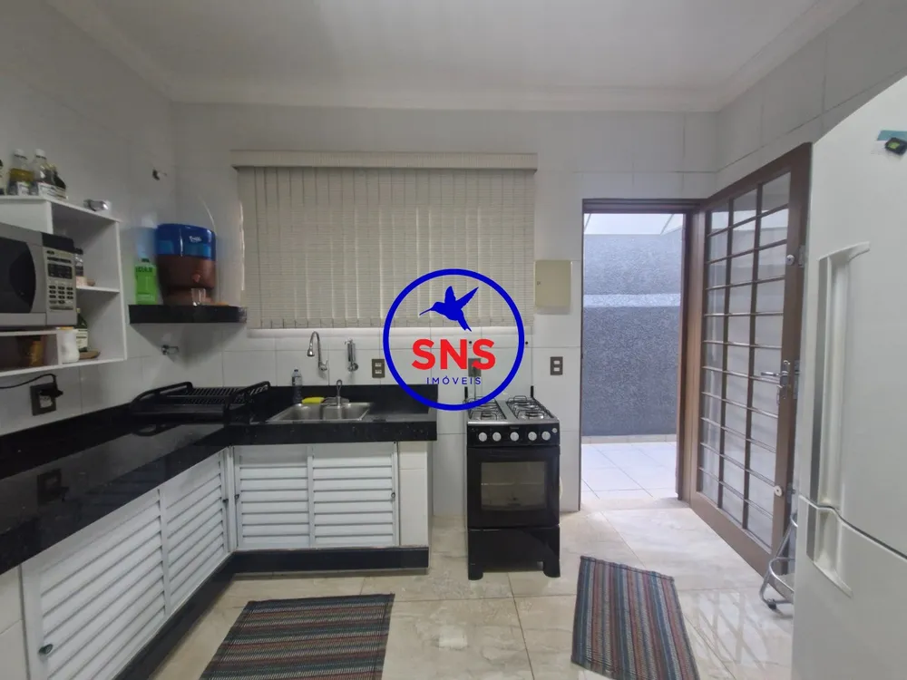 Casa, 3 quartos, 256 m² - Foto 2