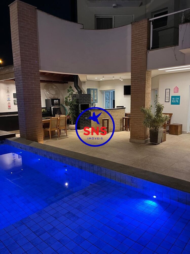 Casa de Condomínio para alugar com 3 quartos, 360m² - Foto 1