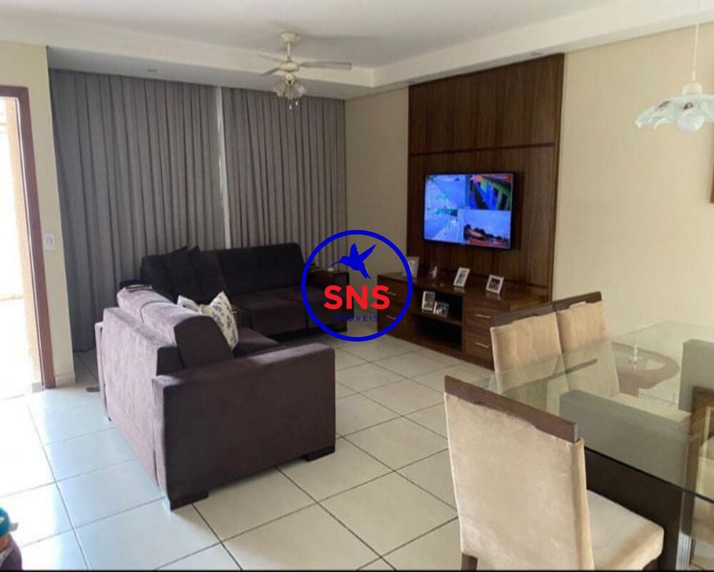 Casa à venda com 3 quartos, 160m² - Foto 1