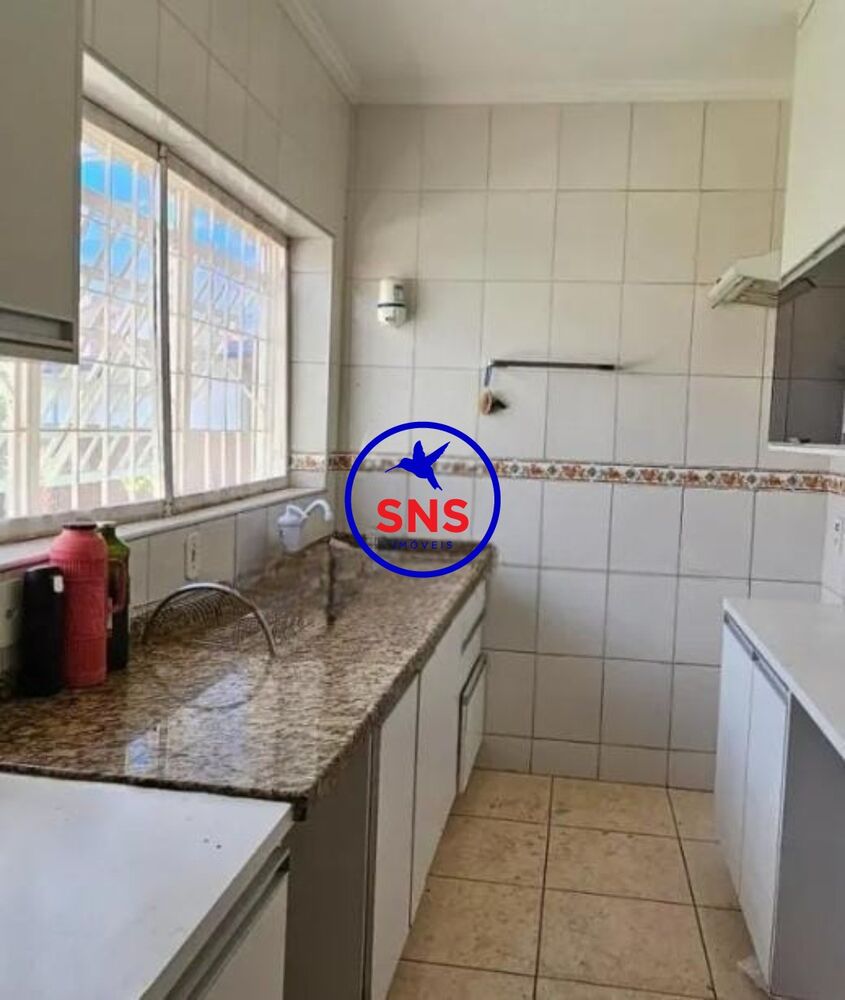 Casa para alugar com 5 quartos, 241m² - Foto 4