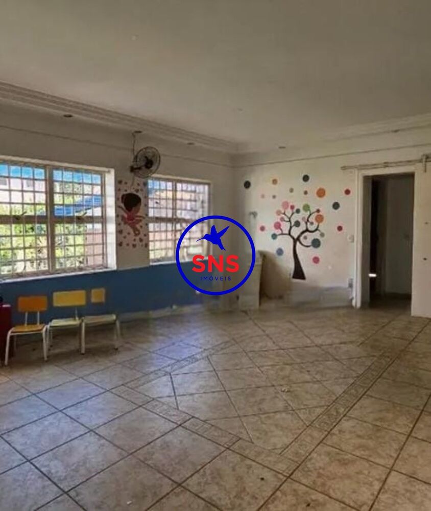 Casa para alugar com 5 quartos, 241m² - Foto 2