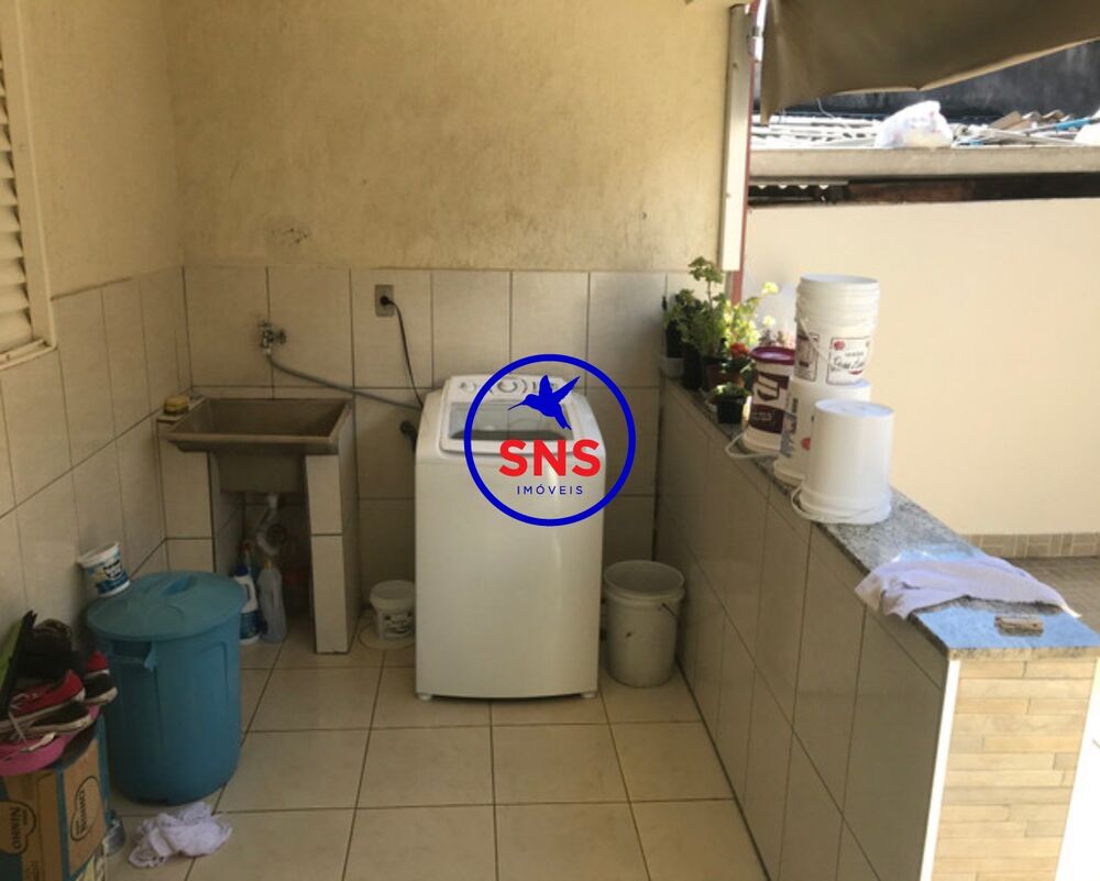 Casa à venda com 5 quartos, 300m² - Foto 3