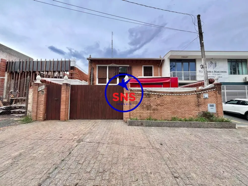 Casa, 3 quartos, 272 m² - Foto 1
