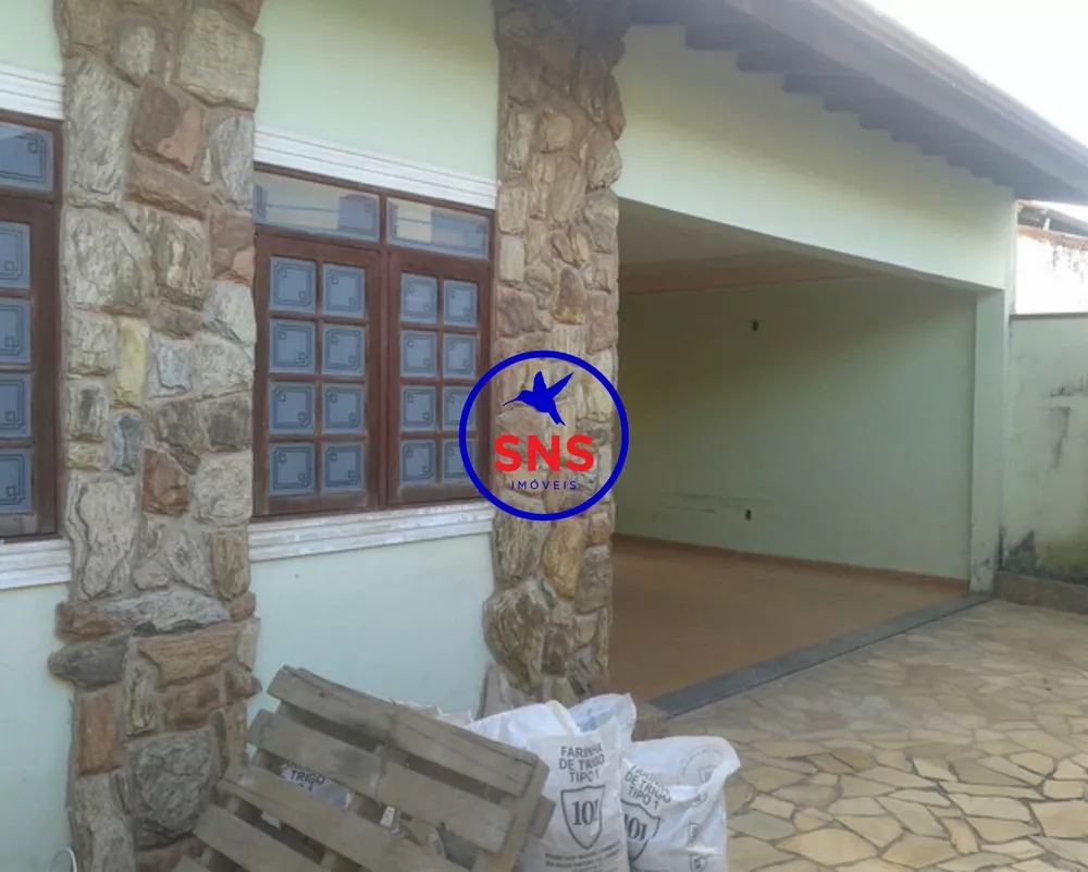 Casa à venda com 3 quartos, 220m² - Foto 1