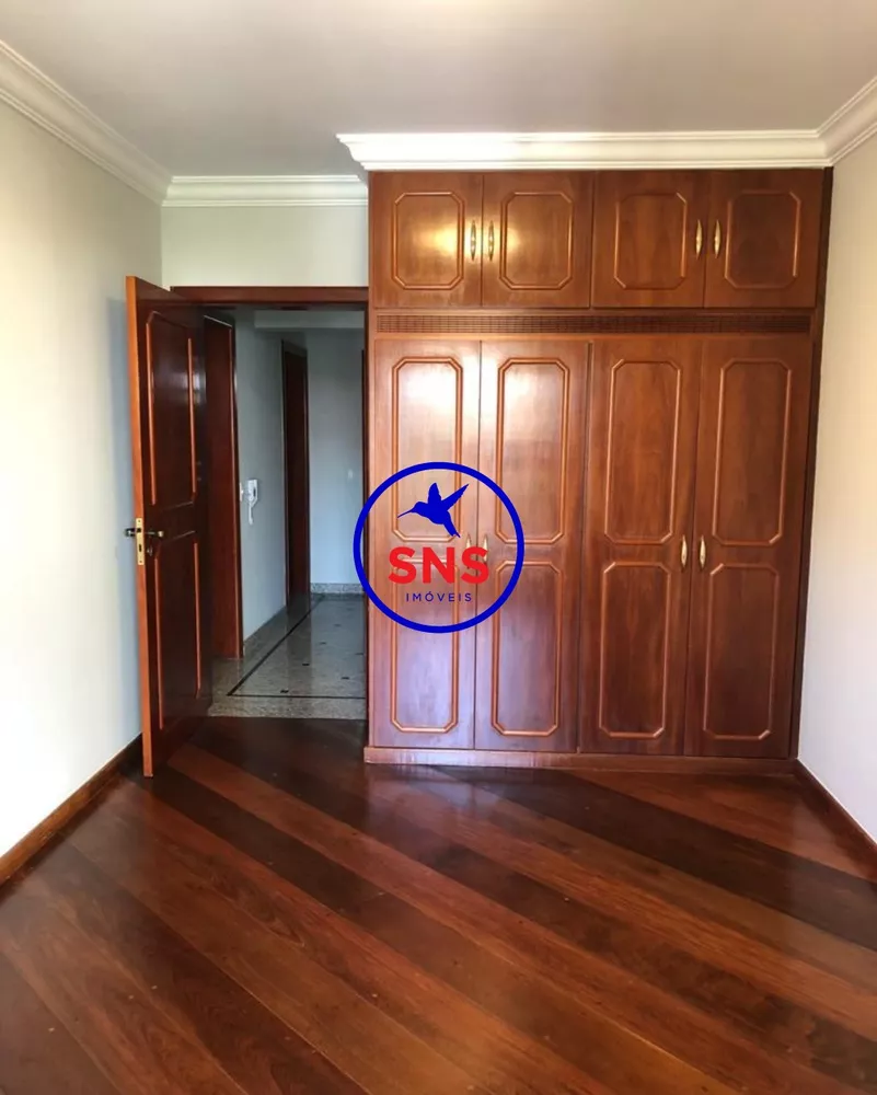 Apartamento à venda com 4 quartos, 238m² - Foto 2