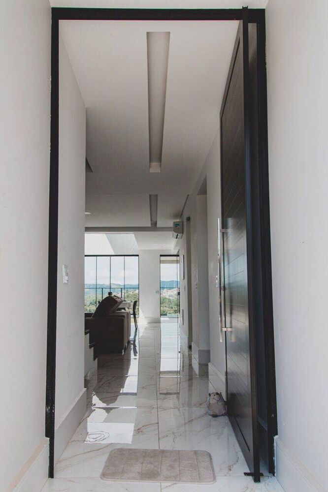 Casa à venda com 3 quartos, 250m² - Foto 1